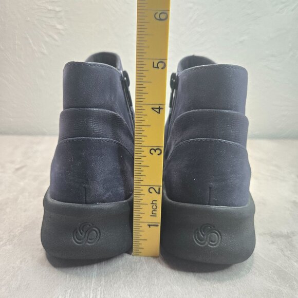 Clarks Ankle Boots Size 7 Navy Blue Minimalist Normcore Casual Comfort Booties - Picture 4 of 10